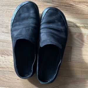 Vivo Barefoot slip ons size 10